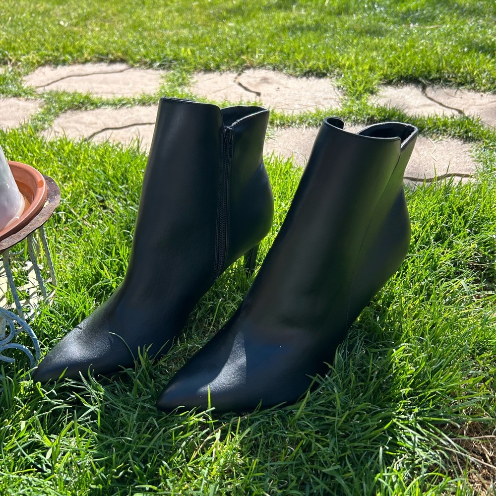 Nine West Black Vegan Leather Pointy Ankle Boots NWT Size 10 M - Picture 6 of 8